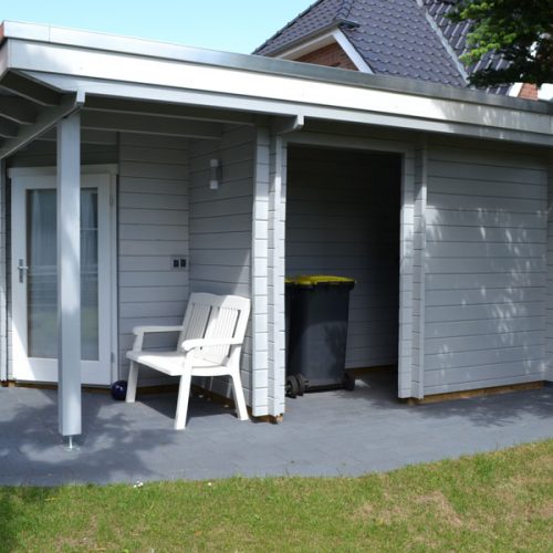 Flachdachgartenhaus aus 45 mm Blockbohlen in Steinhagen