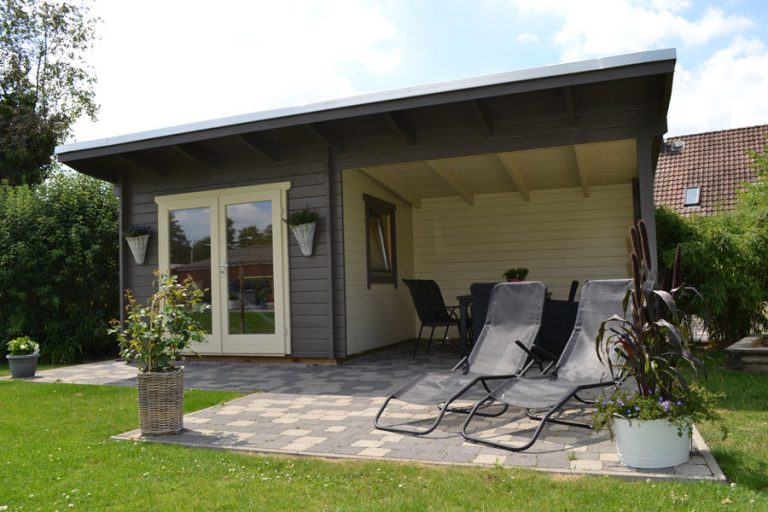 Pultdach Gartenhaus mit Freisitz in Rietberg Pollmeier Holzbau GmbH