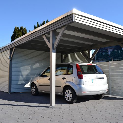 Flachdachcarport mit Rhombusprofil und Abstellraum in Liemke