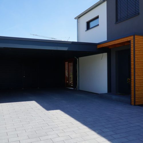 Carport mit Abstellraum in Lintel